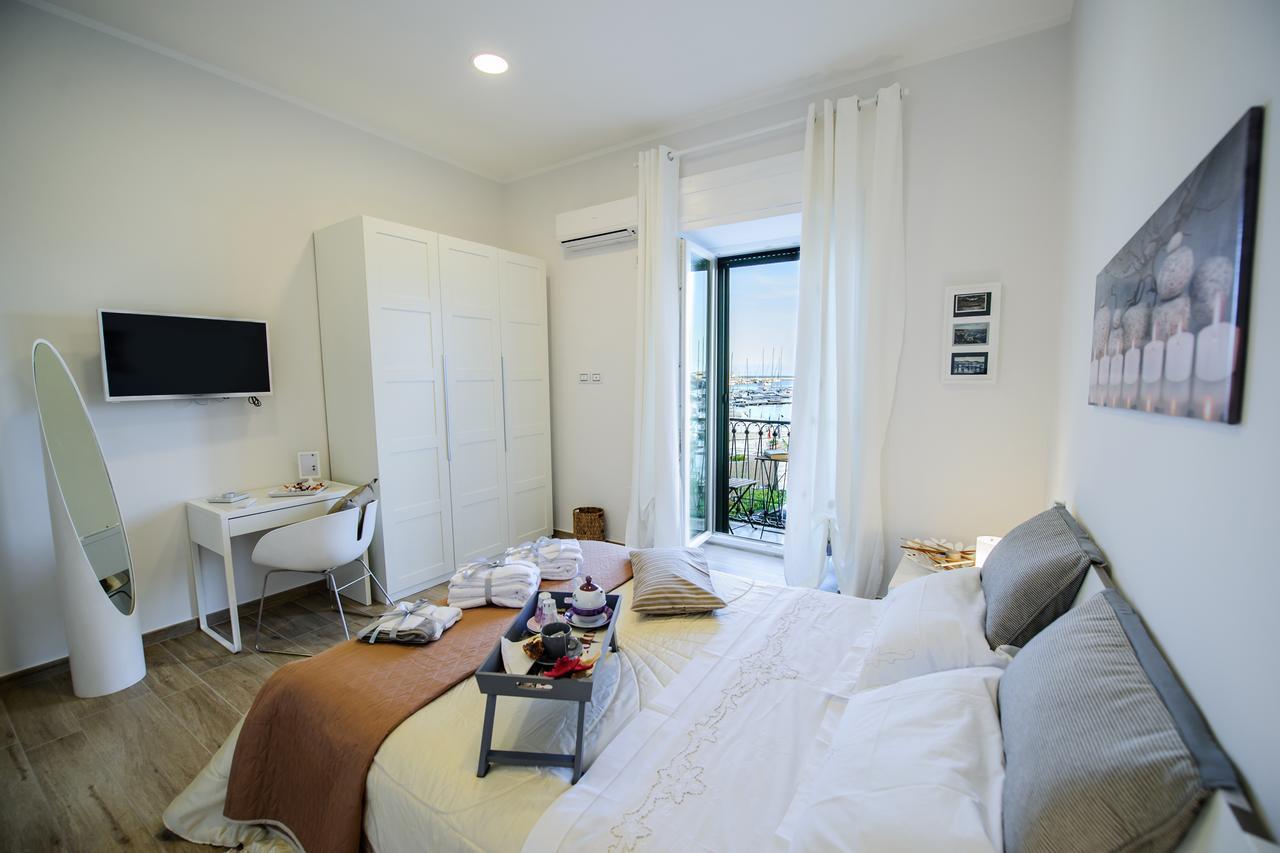 Margherita'S Apartment Салерно Экстерьер фото